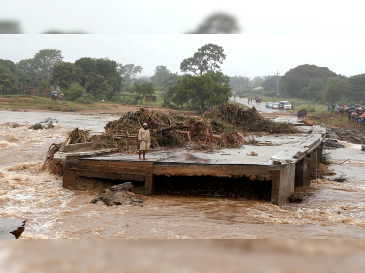 चक्रवात ‘इदाई’ के कारण यहां भारी बाढ़ हो गई है. (फोटो साभार: Reuters)