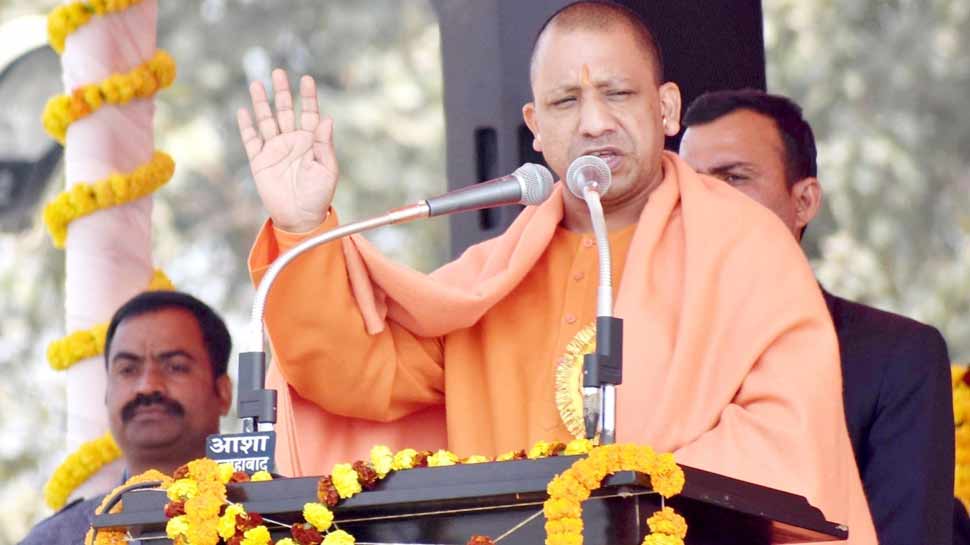 CM योगी बोले, 'जनता तय करे कि क्या वह आतंकी अजहर की जबान बोलने वाले को चुनेगी'
