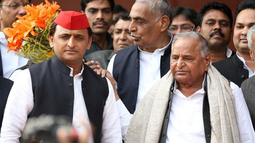 किरकिरी होने के बाद सपा ने सुधारी गलती, स्टार प्रचारकों में शामिल हुए मुलायम