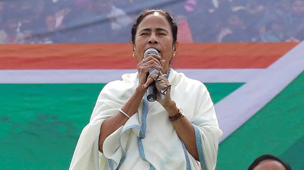 ममता बनर्जी बोलीं, 'BJP ने किया आडवाणी का अपमान, लेकिन वह भूल गए कि ओल्ड इज गोल्ड होता है' ममता बनर्जी बोलीं, 'BJP ने किया आडवाणी का अपमान, लेकिन वह भूल गए कि ओल्ड इज गोल्ड होता है'