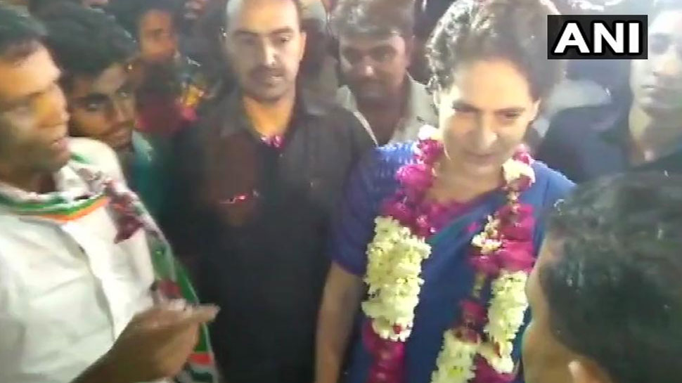 VIDEO: जब अमेठी में प्रियंका ने कार्यकर्ता से कहा 2022 की तैयारी करो VIDEO: जब अमेठी में प्रियंका ने कार्यकर्ता से कहा 2022 की तैयारी करो
