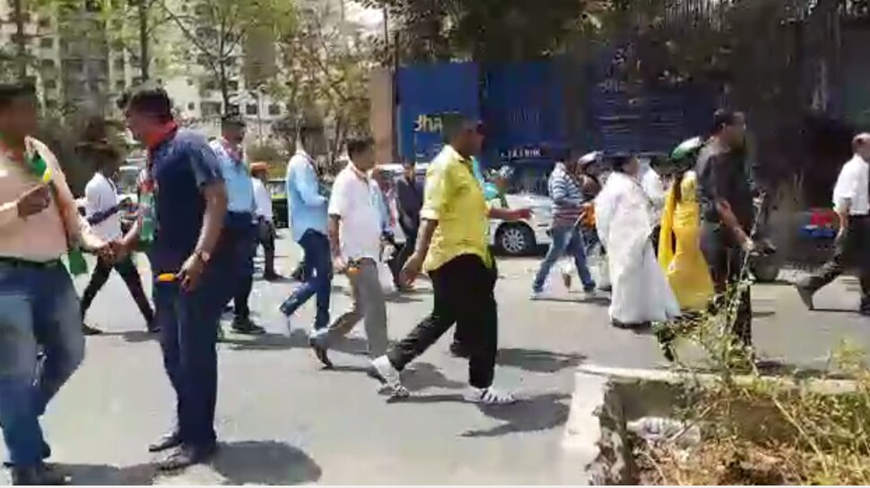 मुंबईः तपती गर्मी में रैली निकाल रहे थे BJP कार्यकर्ता, सांसद ने बंटवाई आईसक्रीम