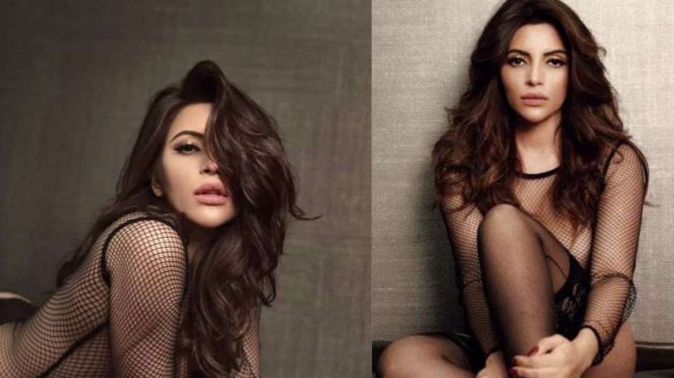 शमा इस फोटो में ब्लैक मोनोकॉनी पहने नजर आ रही हैं Shama Sikander gets trolled for black monokini