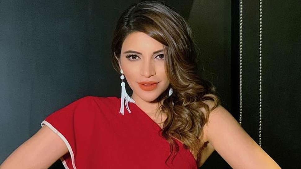 एक्ट्रेस शमा सिकंदर अपने लुक चेंज के बाद खबरों में छाई रहीं Shama Sikander gets trolled for black monokini