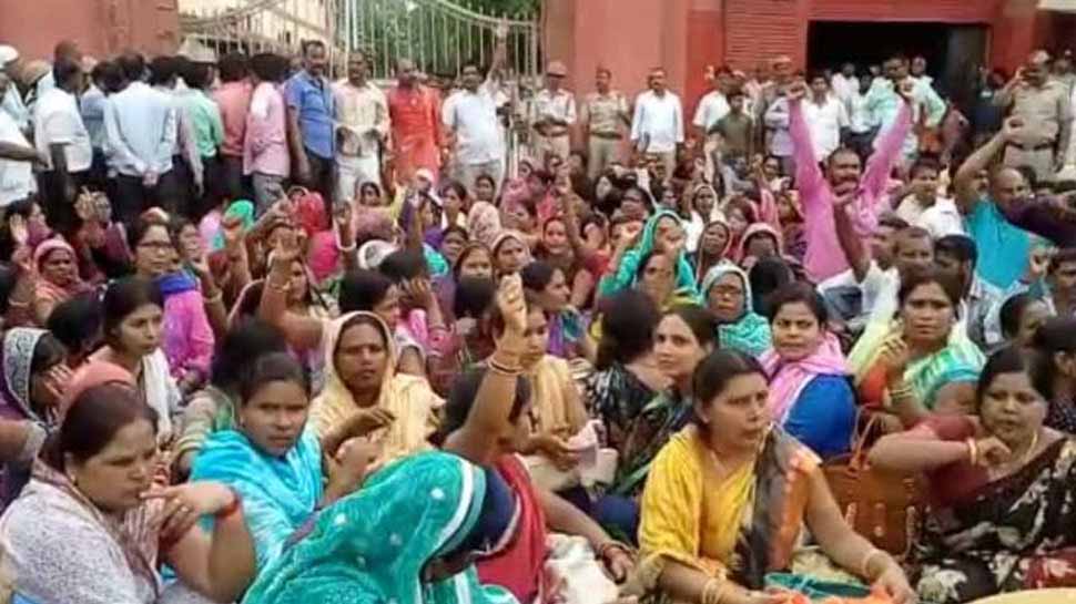 हाईकोर्ट ने शिक्षा मित्रों को दी बड़ी राहत, सरकार 3 माह में भर्ती प्रकिया पूरी करे