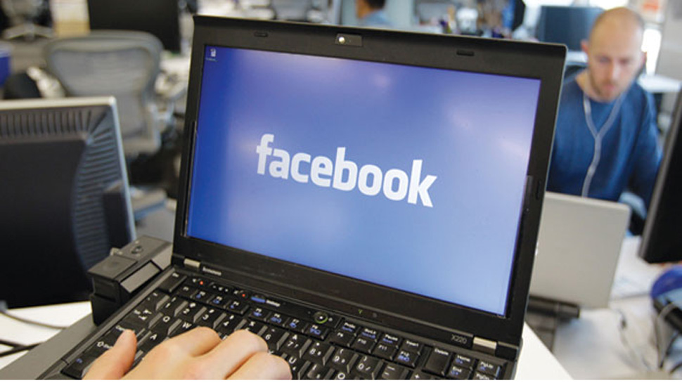 Facebook लाइव करना हो जाएगा मुश्किल, नियमों में बदलाव कर रहा फेसबुक Facebook लाइव करना हो जाएगा मुश्किल, नियमों में बदलाव कर रहा फेसबुक