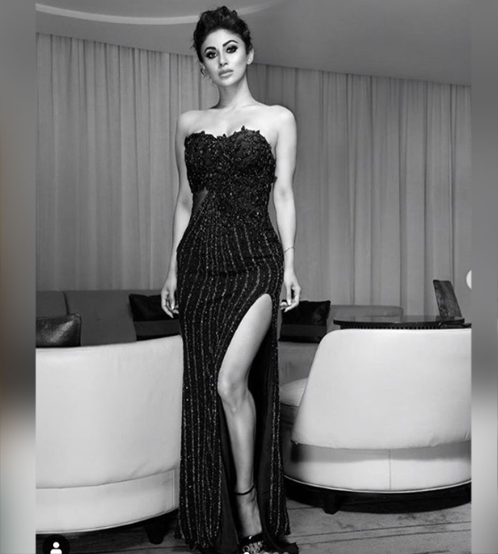 देखिए मौनी रॉय का यह लुक Mouni Roi is looking beautifull