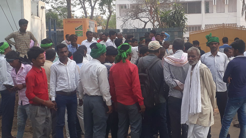 आरजेडी कार्यकर्ताओं का हंगामा, तेजस्वी यादव पर लगाए पैसा लेकर टिकट देने का आरोप