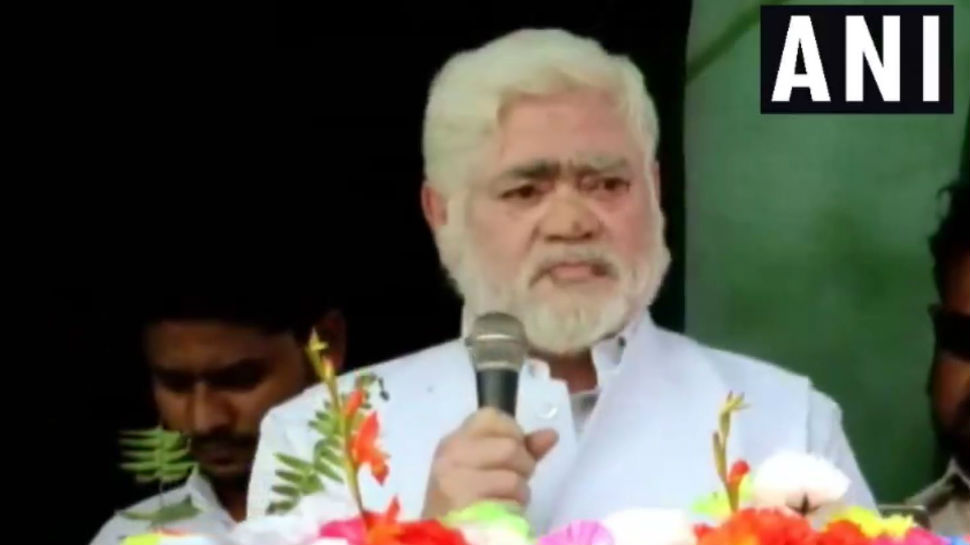 बिहार: RJD विधायक ने आतंकी मसूद अजहर को कहा 'साहब', मंच पर मौजूद थे तेजस्वी यादव बिहार: RJD विधायक ने आतंकी मसूद अजहर को कहा 'साहब', मंच पर मौजूद थे तेजस्वी यादव