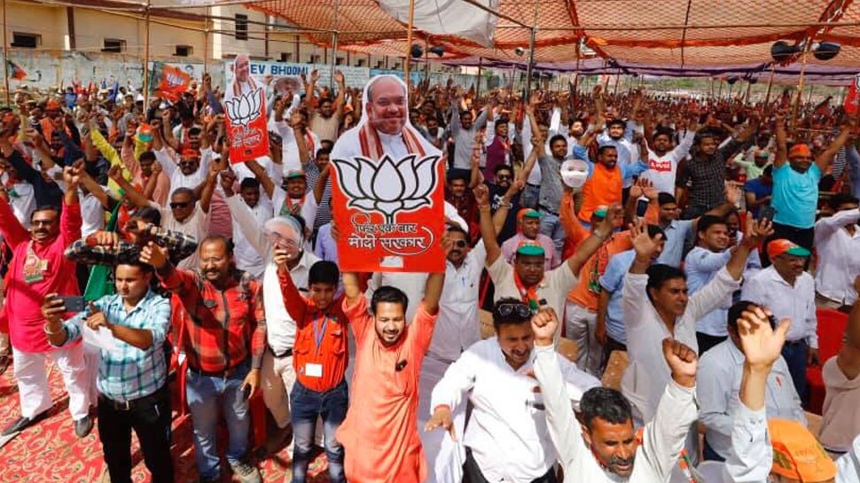 कांग्रेस ने हिंदुओं को दुनिया में बदनाम किया, राहुल गांधी माफी मांगें: अमित शाह