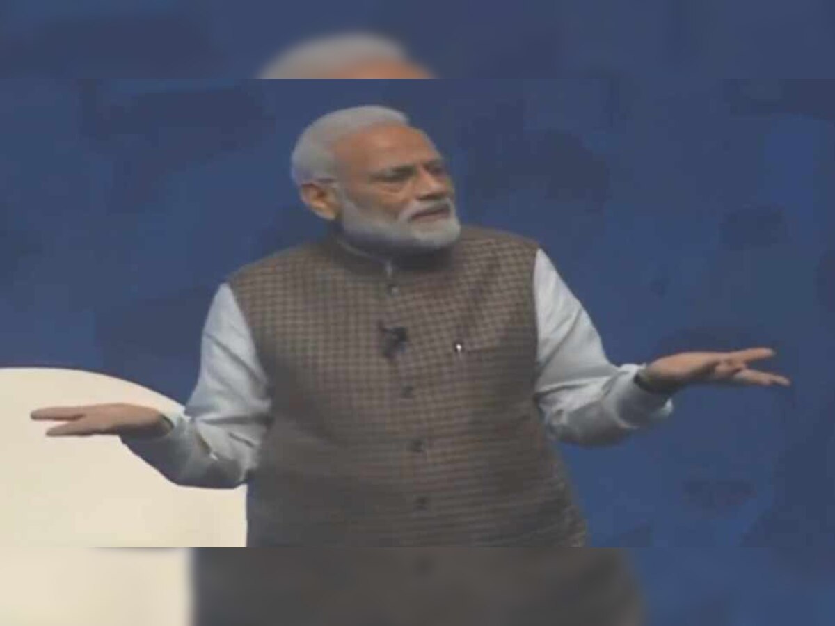 PM से पूछा आपको वोट क्‍यों दें, मोदी बोले-5 साल गड्ढे भरे, अब उम्‍मीदें पूरी करूंगा