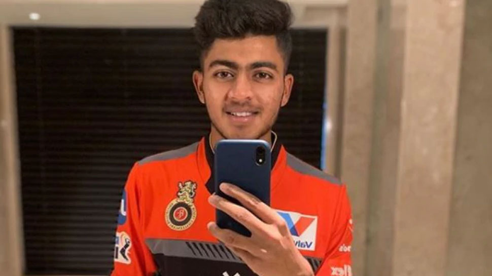IPL 2019: 16 साल की उम्र में इस खिलाड़ी का IPL में डेब्यू, तोड़ डाला ये रिकॉर्ड IPL 2019: 16 साल की उम्र में इस खिलाड़ी का IPL में डेब्यू, तोड़ डाला ये रिकॉर्ड