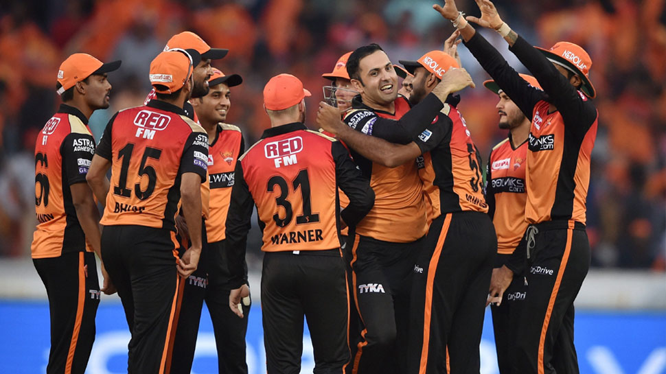 IPL 12, SRHvRCB: फ्लॉप रही बेंगलुरु की बल्लेबाजी, हैदराबाद की 118 रन से जीत IPL 12, SRHvRCB: फ्लॉप रही बेंगलुरु की बल्लेबाजी, हैदराबाद की 118 रन से जीत