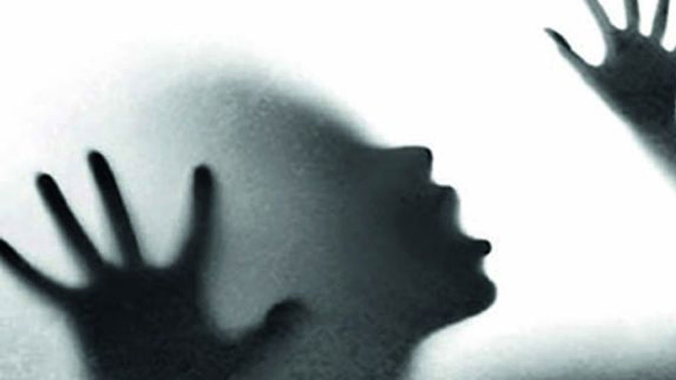 शर्मनाकः दादा ने की पोती के साथ हैवानियत, घटना के बाद आरोपी फरार