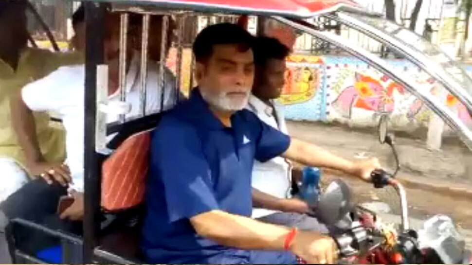 जब केंद्रीय मंत्री राम कृपाल यादव पटना में चलाने निकले ई-रिक्शा...