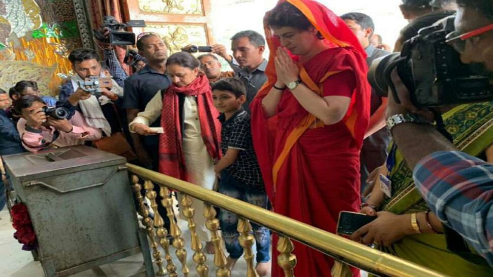 प्रियंका के मंदिर जाने पर भी उठाए सवाल Questions raised on Priyanka's temple