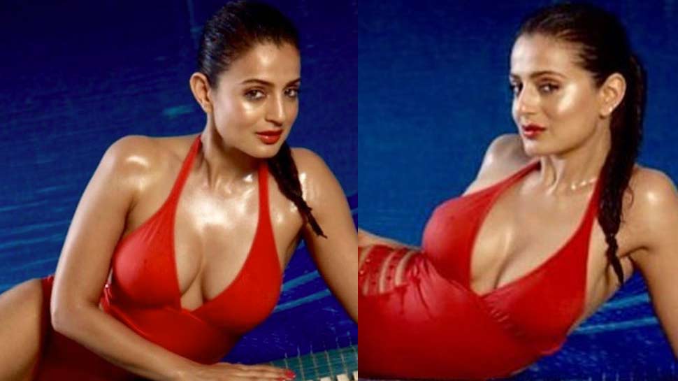 Ameesha Patels Red hot monokini pictures