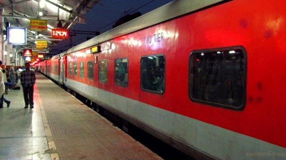 दिल्ली जा रही राजधानी ट्रेन के डिब्बे काठजोड़ी पुल पर हुए अलग, टल गया बड़ा रेल हादसा