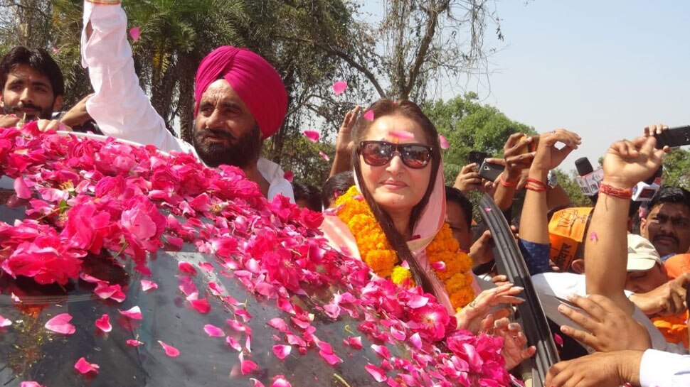 भगवान शिव का लिया आशीष Takes Lord Shiva's blessings