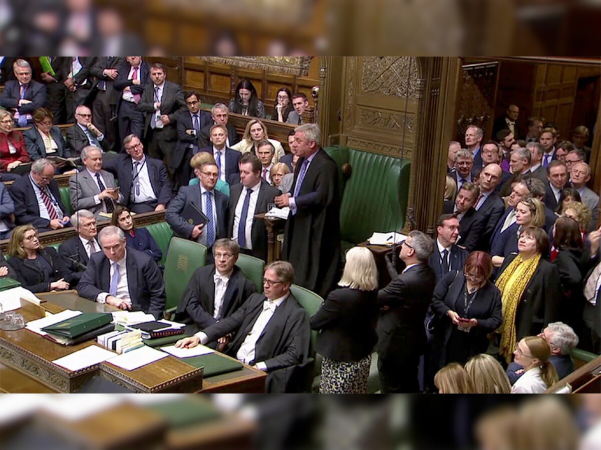 ब्रिटेन के बिना किसी समझौते के ईयू से बाहर होने से बचने के लिए संसद ने बुधवार को एक मसौदा प्रस्ताव के समर्थन में मतदान किया . (फोटो साभार : Reuters)