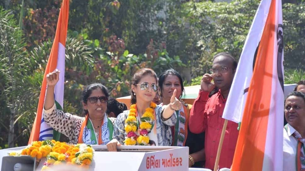 उर्मिला मातोंडकर हर गली-नुक्कड़ में सभा कर रही हैं Urmila Matondkar Net Worth