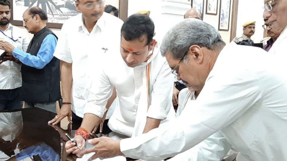 राजस्थान: वैभव गहलोत ने दाखिल किया नामांकन, कांग्रेस के तमाम बड़े नेता मौजूद राजस्थान: वैभव गहलोत ने दाखिल किया नामांकन, कांग्रेस के तमाम बड़े नेता मौजूद