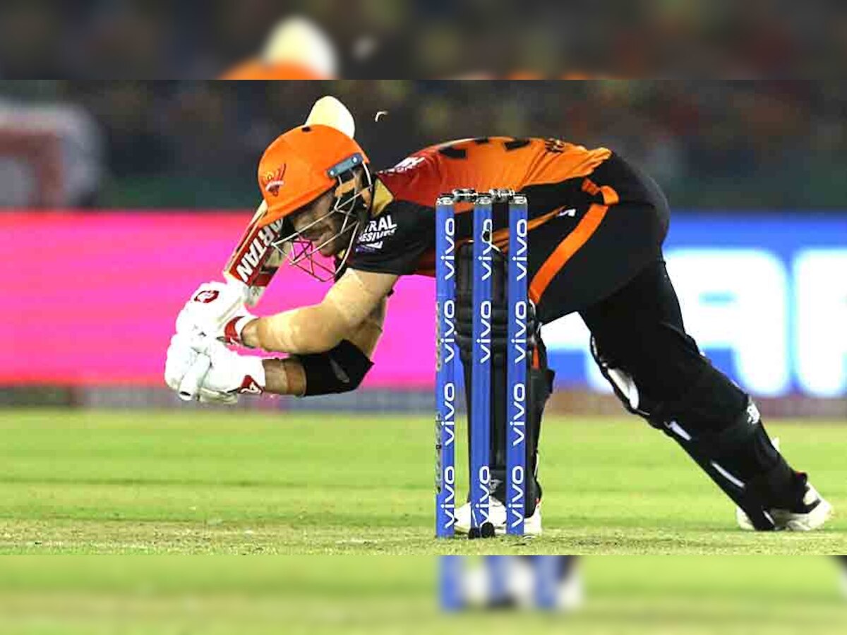 हैदराबाद के ऑस्ट्रेलियाई ओपनर डेविड वार्नर ने पंजाब के खिलाफ 62 गेंदों पर 70 रन बनाए. (फोटो: IANS)