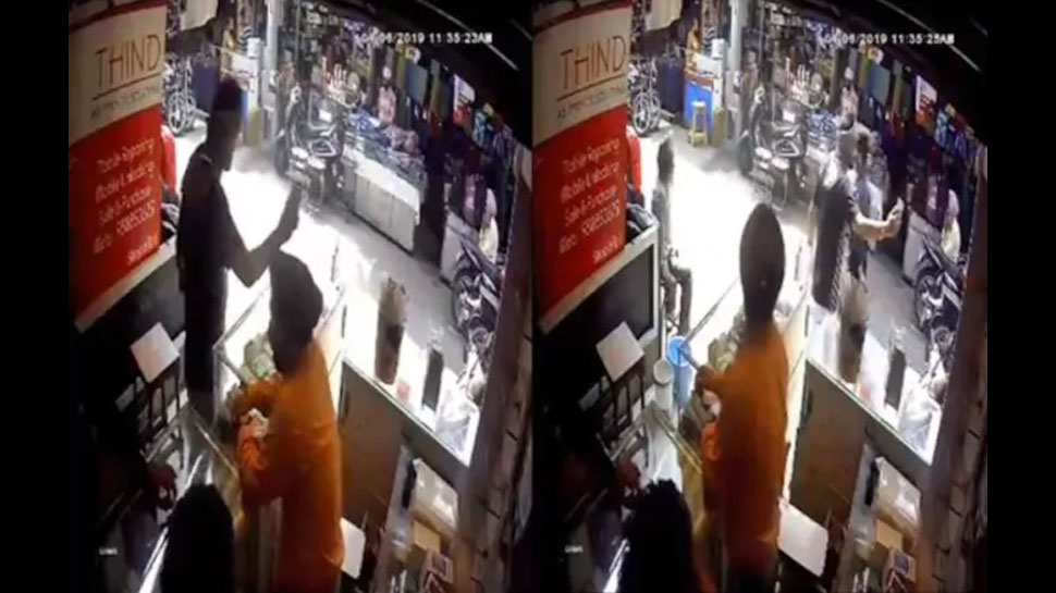 पंजाब: सेल्फी के बहाने मोबाइल फोन लेकर फरार हुआ चोर, देखें Viral Video