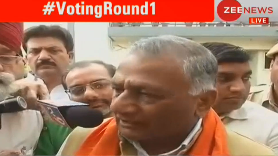 गाजियाबाद में वीके सिंह ने किया मतदान VK Singh voted in Ghaziabad
