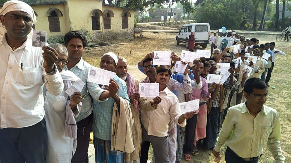 बिहार के चार सीटों पर मतदान आज, तस्वीरों में देखें वोटरों का उत्साह See the pics of first phase elections in Bihar