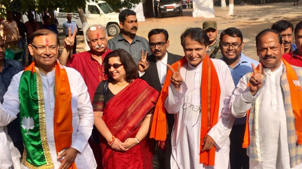 हजारीबाग लोकसभा सीट से जयंत सिन्हा ने किया नॉमिनेशन, CM रघुवर भी रहे मौजूद