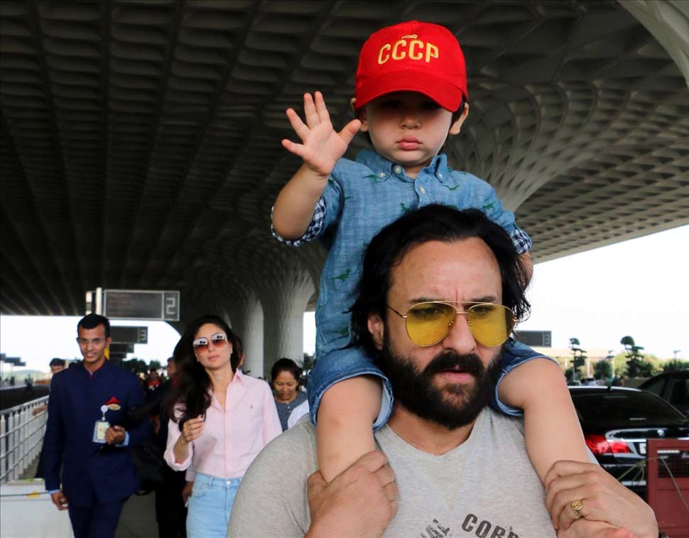 तैमूर के क्यूट पोज Taimur in cute pose