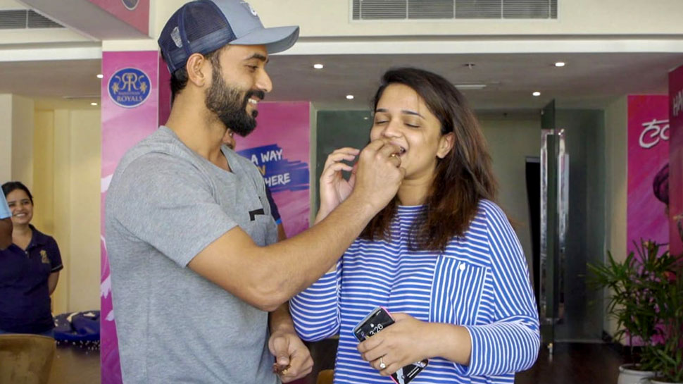 ajinkya rahane celebrate wife radhika dhopavkar birthday