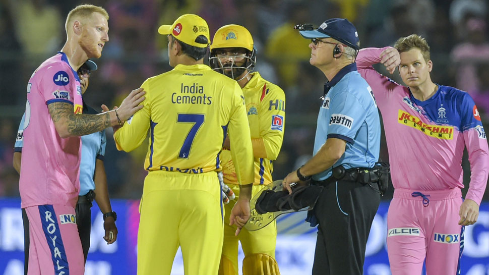 IPL 2019: अंपायर से बहसबाजी का मामला, सहवाग बोले- धोनी पर 2-3 मैच का बैन लगना चाहिए IPL 2019: अंपायर से बहसबाजी का मामला, सहवाग बोले- धोनी पर 2-3 मैच का बैन लगना चाहिए