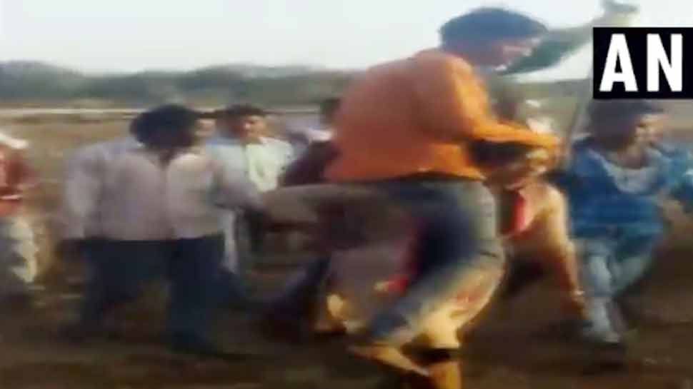 शादीशुदा महिला को प्रेम करने की मिली सजा, मानवता को शर्मसार करने वाला है VIDEO