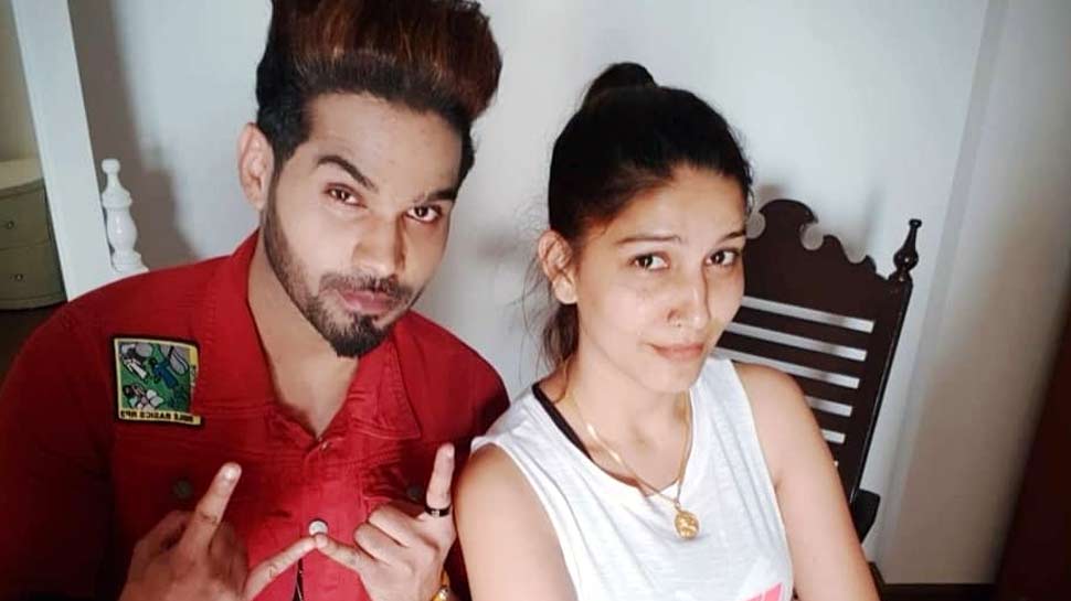 Video : इस लड़के ने सपना चौधरी से कहा I LOVE YOU, बोला- 'नहीं मानी तो नस काट लूंगा' Video : इस लड़के ने सपना चौधरी से कहा I LOVE YOU, बोला- 'नहीं मानी तो नस काट लूंगा'