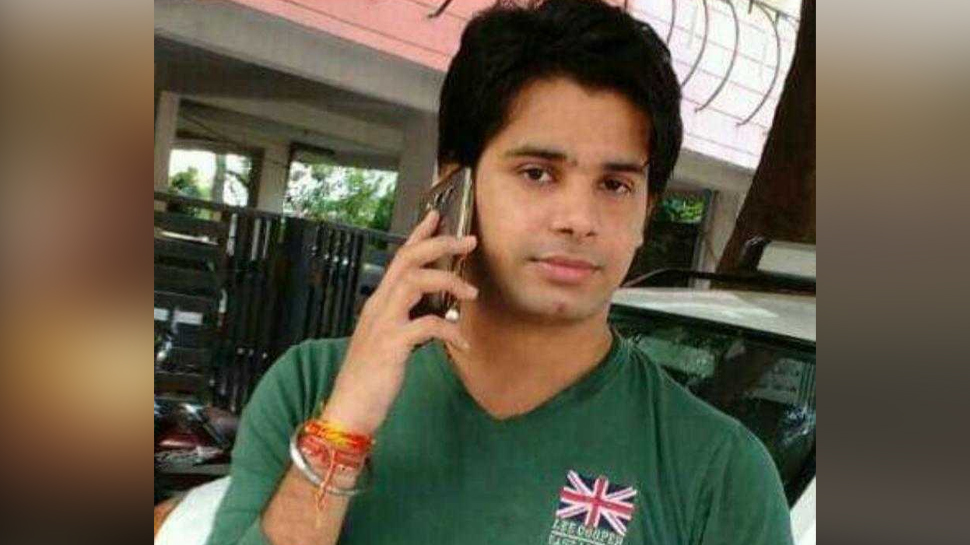 इलाहाबाद यूनिवर्सिटी के हॉस्टल में देर रात छात्र की गोली मारकर हत्या, सुमित हत्याकांड का था गवाह इलाहाबाद यूनिवर्सिटी के हॉस्टल में देर रात छात्र की गोली मारकर हत्या, सुमित हत्याकांड का था गवाह