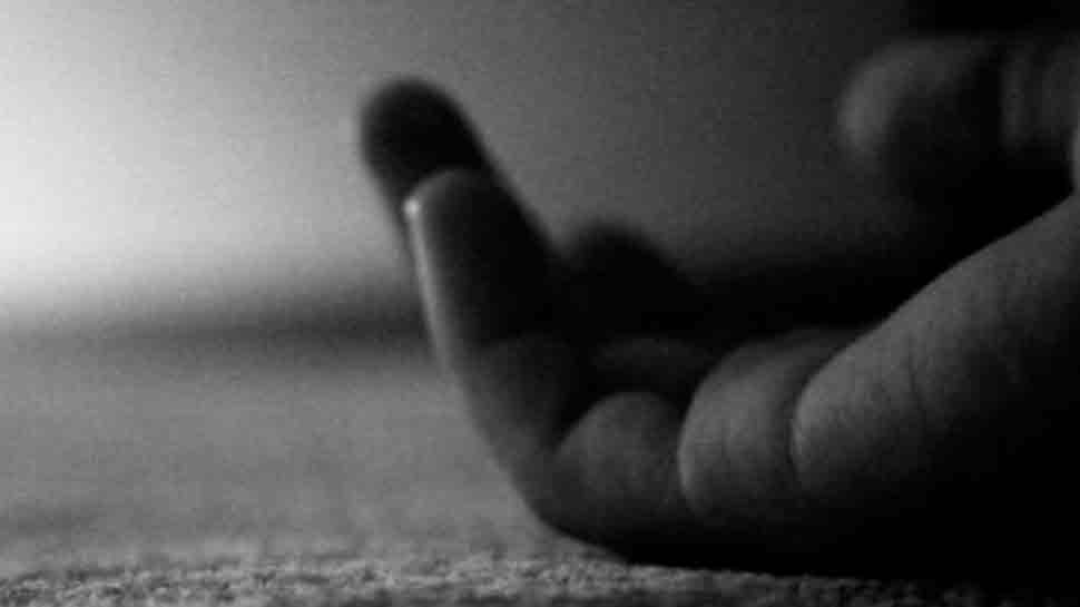 गुमला: प्रशिक्षु दारोगा ने की आत्महत्या, बैरक में लगाई फांसी गुमला: प्रशिक्षु दारोगा ने की आत्महत्या, बैरक में लगाई फांसी