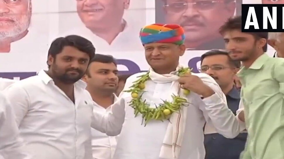 लोकसभा चुनाव 2019: अब टोटके से जंग जीतेगी कांग्रेस, CM अशोक गहलोत की ऐसे उतारी गई नजर
