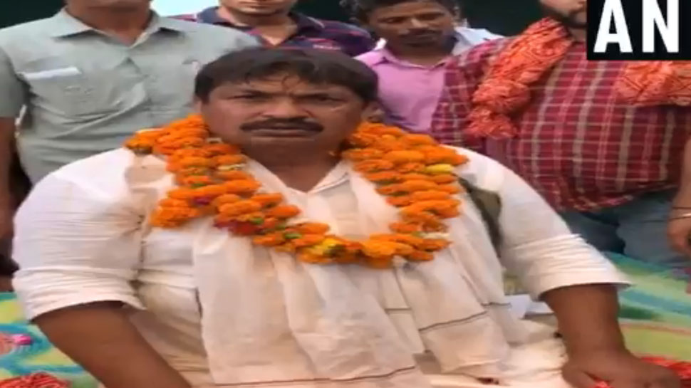 VIDEO: BSP के गुड्डू पंडित के बिगड़े बोल, राज बब्बर और कांग्रेस समर्थकों के खिलाफ की आपत्तिजनक टिप्पणी VIDEO: BSP के गुड्डू पंडित के बिगड़े बोल, राज बब्बर और कांग्रेस समर्थकों के खिलाफ की आपत्तिजनक टिप्पणी