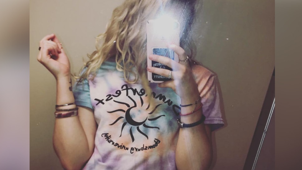 टाई-डाई टी-शर्ट Tie Dye T-Shirts