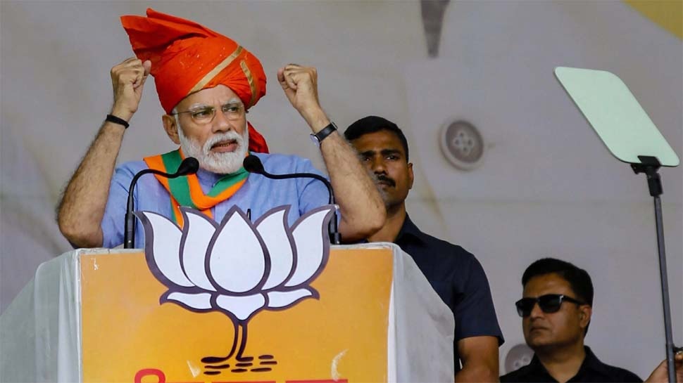 कोरबा में PM मोदी ने साधा कांग्रेस पर निशाना, बोले- 'नक्सलियों के साथ है कांग्रेस का हाथ'