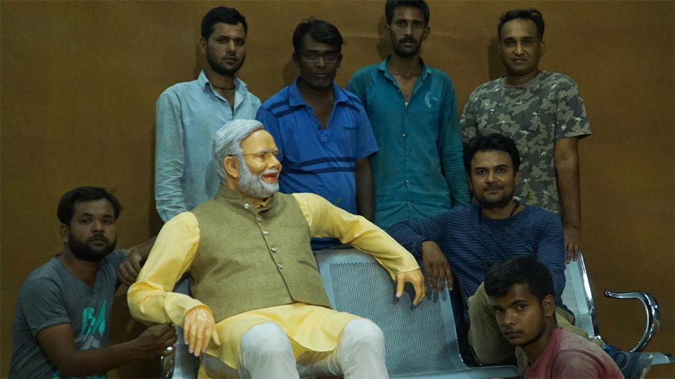 पीएम के इस स्टैच्यू ने राजकोट के युवाओं में गजब का आकर्षण पैदा किया है. Modi's Statue, लोकसभा चुनाव 2019, Lok Sabha elections 2019, General Elections 2019, Lok Sabha Elections, 2019 लोकसभा चुनाव