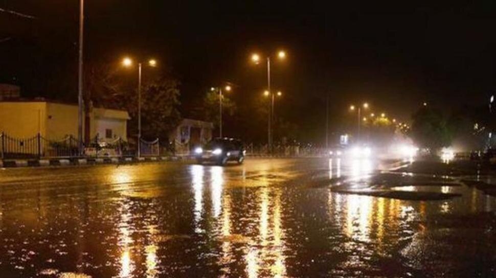 दिल्ली NCR में हुई हल्की बारिश, शाम को तेज हवाओं के साथ पड़ी फुहार