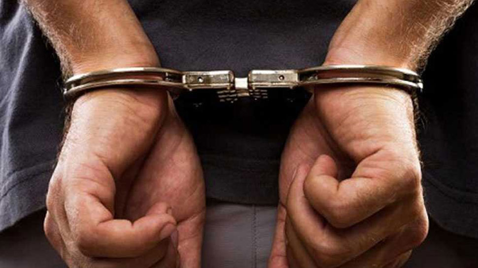 तमिलनाडु: उड़न दस्ते को तलाशी लेने से रोकने पर AMMK के चार लोग हुए गिरफ्तार तमिलनाडु: उड़न दस्ते को तलाशी लेने से रोकने पर AMMK के चार लोग हुए गिरफ्तार