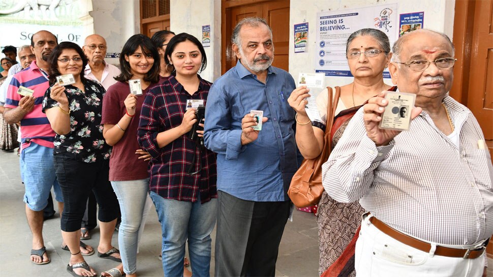 लोकसभा चुनाव 2019: दूसरे दौर में शाम पांच बजे तक हुआ 61% से अधिक मतदान