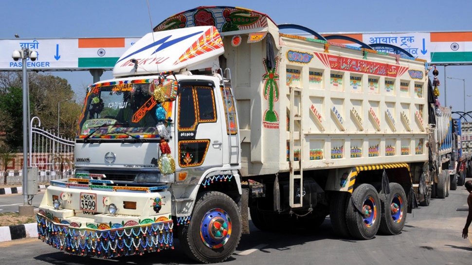 भारत ने PAK के साथ बंद किया सीमा पार व्यापार, जानें सरकार ने क्यों उठाया यह कदम भारत ने PAK के साथ बंद किया सीमा पार व्यापार, जानें सरकार ने क्यों उठाया यह कदम