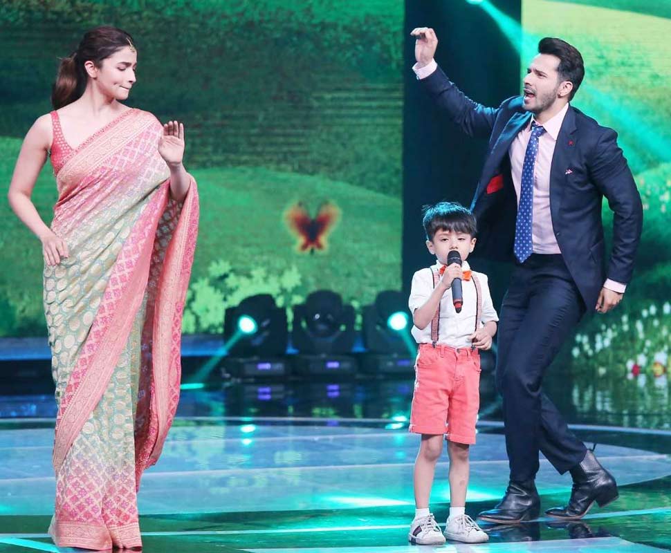 सारेगामा के सेट पर आलिया-वरुण Alia Dance on Saregama lit'l champ