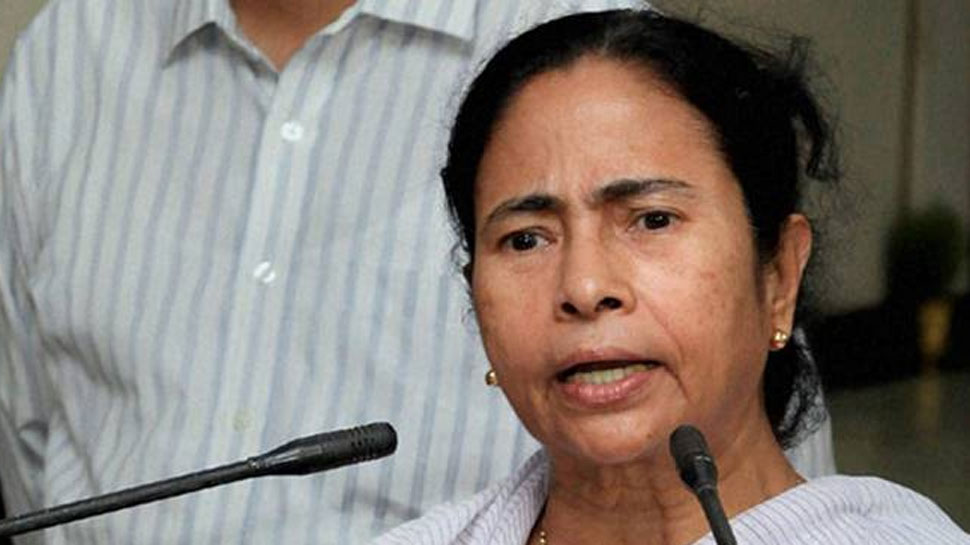 PM मोदी के नाम पर फिल्म बनी, कोट बना, बस जूता बनना बाकी रह गया है : ममता बनर्जी