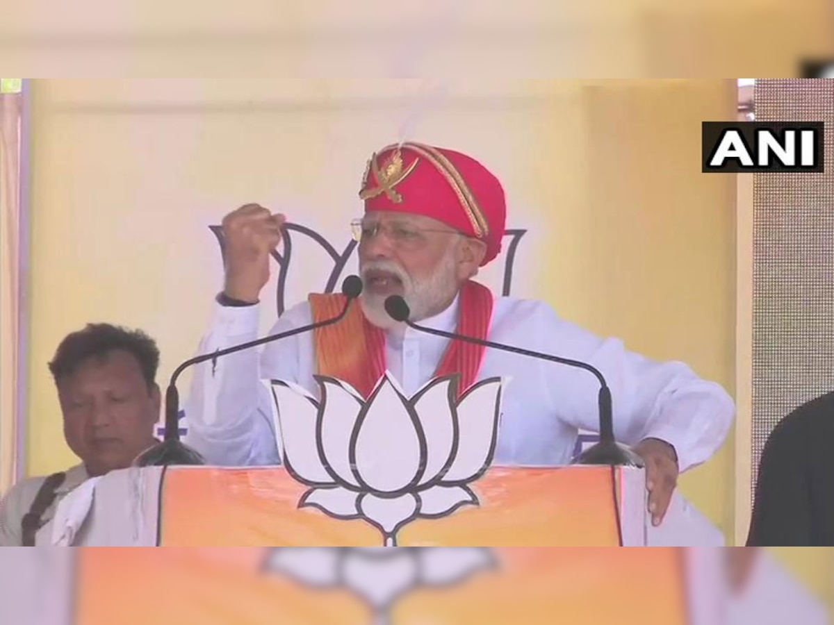 चितौड़गढ़ में बोले PM मोदी- 'आप मजबूत भारत देखना चाहते हैं या मजबूर भारत'